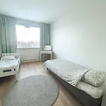 Big Apartment, 4 Bedrooms, Sauna, Free Parking - Ev Charging Daire *